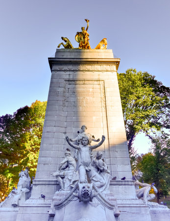New York City - November 8, 2015: The USS Maine Monument at the southwest corner of Central Park in New York City.のeditorial素材
