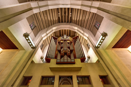 Saint Joseph's Oratory of Mount Royal, a Roman Catholic minor basilica and national shrine on Westmount Summit in Montreal, Quebec. It is Canada's largest church.のeditorial素材