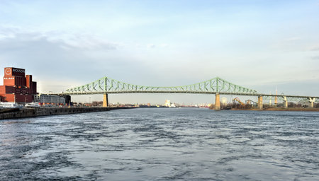 Montreal, Canada - November 26, 2015: The Jacques Cartier Bridge is a steel truss cantilever bridge crossing the Saint Lawrence River in Montreal, Quebec, Canada.のeditorial素材
