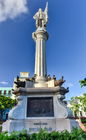 Plaza Colon in Old San Juan, Puerto Rico with a statue of Christopher Columbus.のeditorial素材