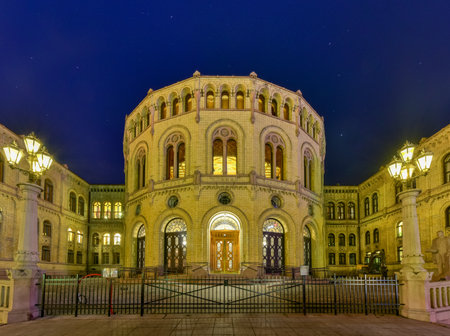 The Storting building (Norwegian: Stortingsbygningen) at night. It is the seat of the Storting, the parliament of Norway, located in central Oslo.のeditorial素材