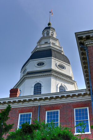 Maryland State Capital building in Annapolis, Maryland on summer afternoon. It is the oldest state capitol in continuous legislative use, dating to 1772.の写真素材