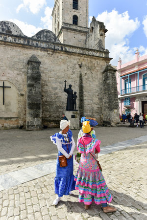 Havana, Cuba - Jan. 8, 2017: Locals in colonials attire at San Francisco church and its adjacent square in Old Havana, a famous touristic landmark on the colonial city.のeditorial素材