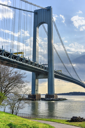 Verrazano bridge connecting Brooklyn to Staten Island in New York City.のeditorial素材