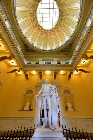 Richmond, Virginia - Feb 19, 2017: Monument to George Washington in the rotunda in the Virginia State Capitol in Richmond, Virginia.のeditorial素材