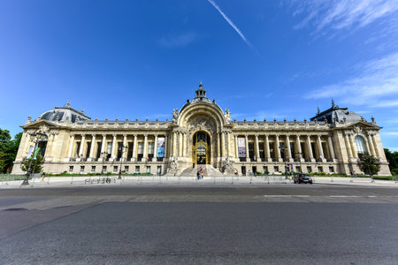 Paris, France - May 17 2017: The Petit Palais (small palace) is an art museum in the 8th arrondissement of Paris, France.のeditorial素材