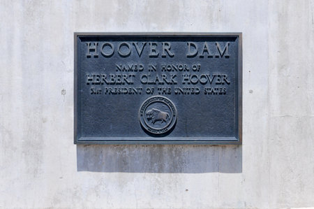 Sign to Hoover Dam, originally known as Boulder Dam, a concrete arch-gravity dam in the Black Canyon of the Colorado River, on the border between the U.S. states of Nevada and Arizona.のeditorial素材