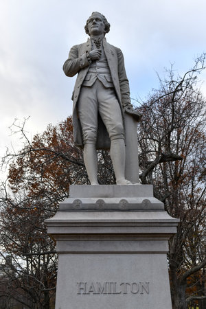 Alexander Hamilton statue in Central Park, New York City. It is carved from solid granite by Carl H. Conrads, was donated to Central Park in 1880 by one of Alexander Hamiltonâs sons, John C. Hamilton.のeditorial素材