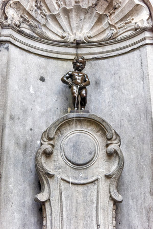 Famous statue Manneken Pis (Little man Pee) in Brussels, Belgiumのeditorial素材