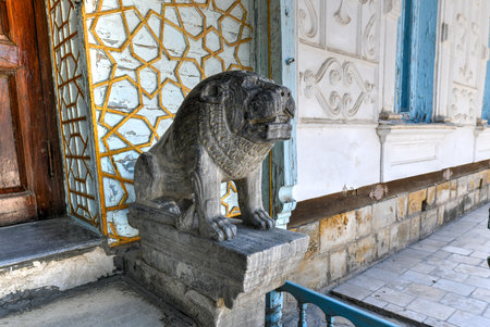 Lion statue at Sitora-i Mokhi Khosa - the Summer Palace of Bukharan Emirs in Uzbekistan.のeditorial素材