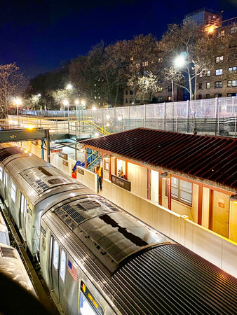New York City - November 15, 2019: 86th Street Subway  station along the N line in Brooklyn, New York.のeditorial素材
