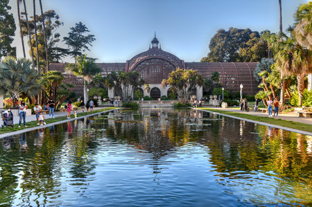 San Diego, CA - July 19, 2020: Balboa Park Botanical building and pond in San Diego, California, USA.のeditorial素材