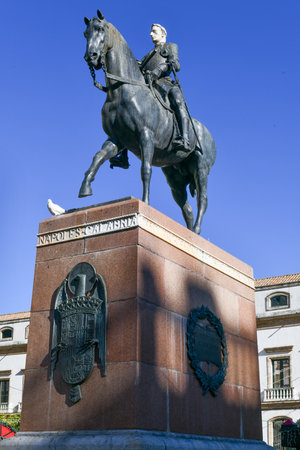 Tendillas Square (Plaza de las Tendillas) at heart of Cordoba. In centre of square - equestrian statue by Gonzalo Fernandez de Cordoba (1453-1515), known as "Great Captain". Cordoba, Andalusia, Spain.のeditorial素材