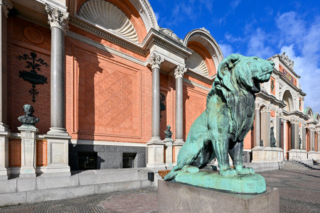 Copenhagen, Denmark - Jul 18, 2023: Ny Carlsberg Glyptotek building in the evening in Copenhagen, Denmark.のeditorial素材