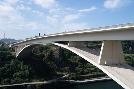 Ponte Infante Dom Henrique Bridge in Porto, Portugal. Completed in 2003, the Infante Bridge carries vehicle and pedestrian traffic from Vila Nova de Gaia to Central Porto.の写真素材