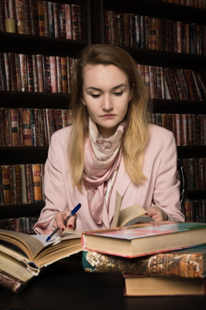 Young student preparing for an exam in a library
の写真素材