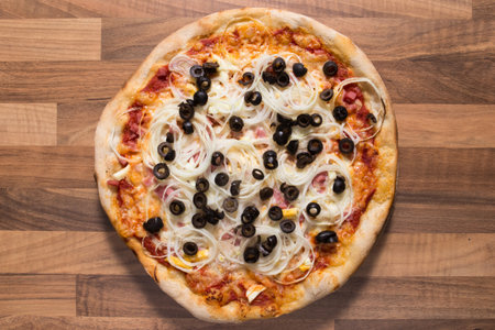 A delicious onion, corn and olives hot pizza.の写真素材