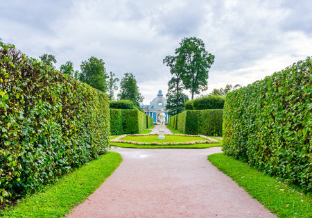 RUSSIA, Tsarskoe Selo - JULY, 20, 2013. Alleys and sculpture in the park in Tsarskoye Seloのeditorial素材