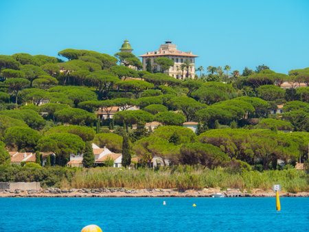 The various villas near the coast of Saint Tropez.のeditorial素材
