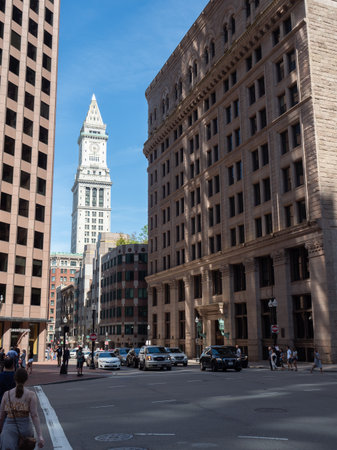 Image of the Custom House Tower towering over its surrounding buildings.のeditorial素材