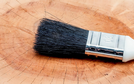 paint brush on an wooden plate without paintの写真素材