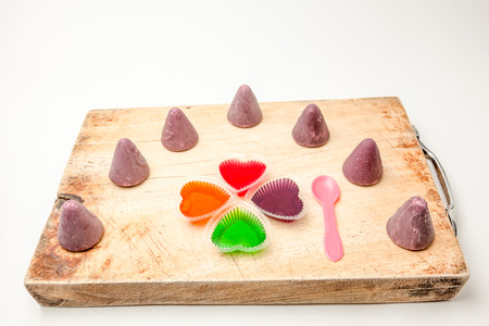 on a chopping board is there in jelly heart shape and cuberdonsの写真素材