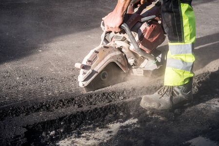 in the asphalt one grinds with a diamond grinding machine on gasoline