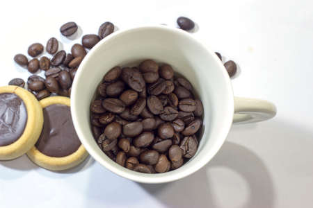 Coffee cup and coffee beans on white background. Top view.の写真素材