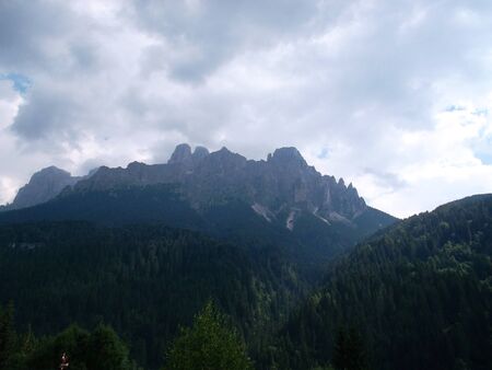A sign on the side of a mountainundefinedの写真素材