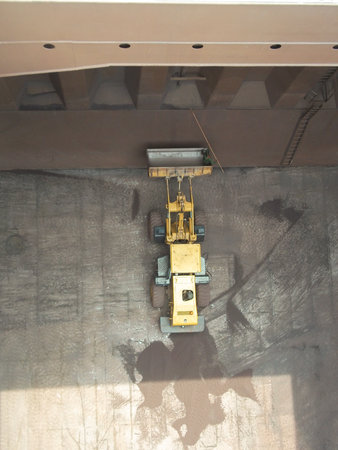 Cigading, Banten, Indonesia - May 12, 2013: The loader is tasked with cleaning material in the ship's holdのeditorial素材