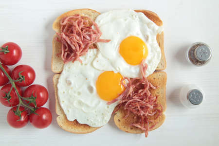 eggs with ham and toast