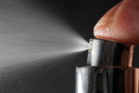 The jet of perfume on the cap which presses a finger