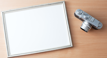 Old vintage camera and photo frame on the table
の写真素材