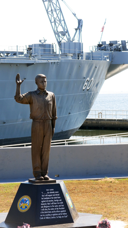 Statue Honoring American Veterans at WWII Naval Battle Ship, Battleship Memorial Park, Alabamaのeditorial素材