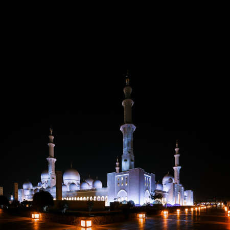 Sheikh Zayed Grand Mosque Abu Dhabi at night time. The biggest mosque in ther world in Miiddle East. Idela for commercial about ramadan and iftarの写真素材