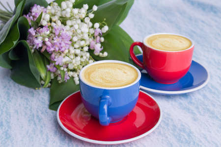 ?offee house date concept. Red and blue cups of espresso with foam.の写真素材