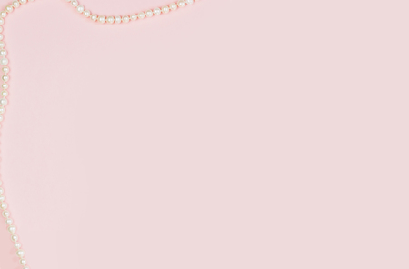 Pink empty card, sheet for writing. Layout for adding tags with a pearl necklace. Top view, flat lay, copy space.の写真素材