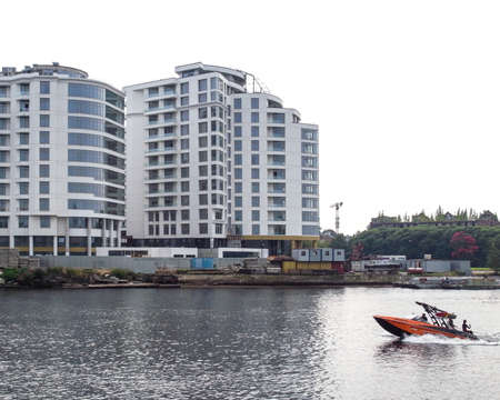 New style of housing construction. Housing near the water.のeditorial素材