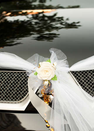 flower on a wedding carの写真素材