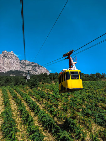 Descent of the yellow cab from the mountain