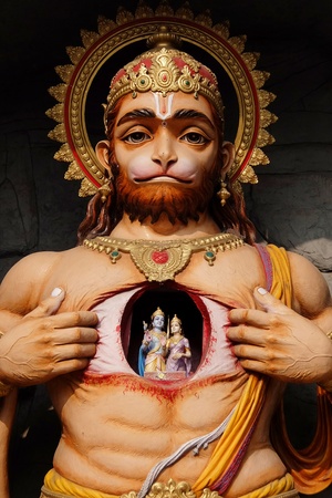Rishikesh, India - November, 9th, 2017. View of the Hanuman statue in Parmarth Niketan Ashram, Rishikeshの写真素材