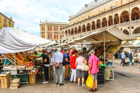 Padova, Italy - Circa September 2018. Vegetable market on the Erbe square (Piazza Delle Erbe) in Padova.のeditorial素材