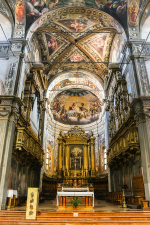 Parma, Italy - Circa September 2018. Interiors of catholic church (Chiesa di San Giovanni Evangelista).のeditorial素材