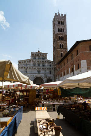 The Lucca Cathedral seen from the weekly local antique marketのeditorial素材