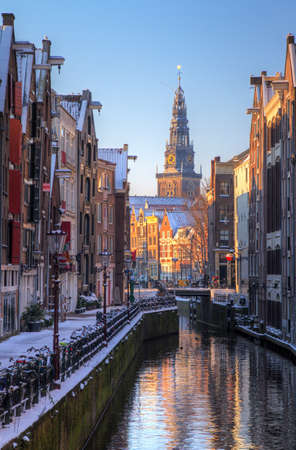 Winter cityscape of the Oudezijds kolk in Amsterdam, the Netherlands, with the Oude Kerk  old church, 1213  in the background  HDRのeditorial素材