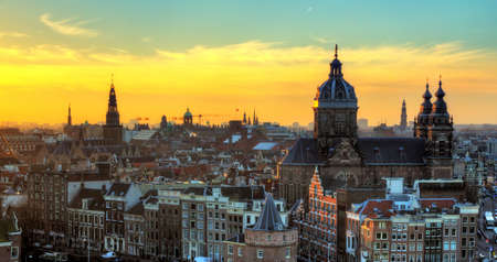 Sunset cityscape in winter of the skyline of Amsterdam, the Netherlands  HDRの写真素材