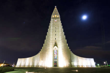Beautiful nightscape of the church Hallgrimskirkja in Reykjavik, Icelandの写真素材