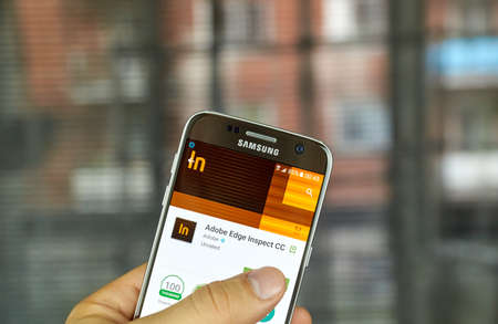 MONTREAL, CANADA - JULY, 15 : Adobe Edge Inspect application on Samsung s7 screen. Adobe Edge Inspect CC is cross-browser testing tools.のeditorial素材