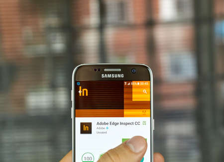 MONTREAL, CANADA - JULY, 15 : Adobe Edge Inspect application on Samsung s7 screen. Adobe Edge Inspect CC is cross-browser testing tools.のeditorial素材
