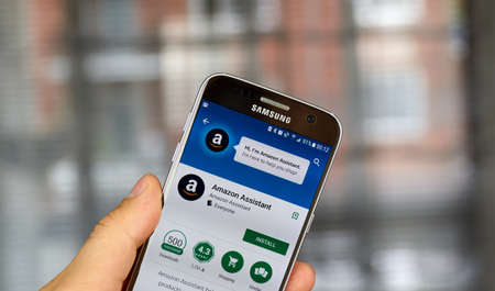 MONTREAL, CANADA - SEPTEMBER 29, 2017: Amazon Assistant app on Samsung S7. The Amazon Assistant is a suite of software applications that supplement online shopping experience.のeditorial素材